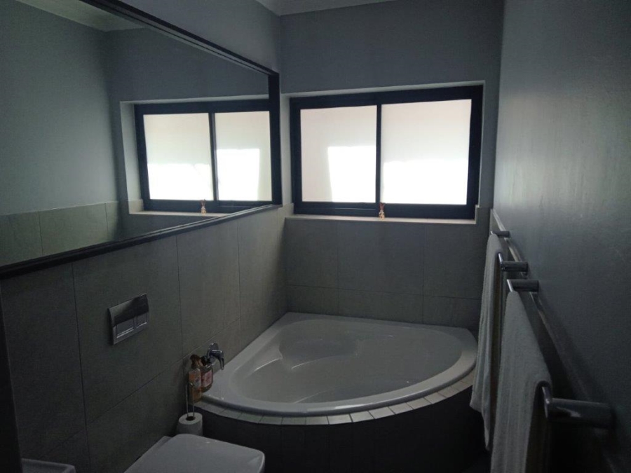 5 Bedroom Property for Sale in Ferreira Town Eastern Cape